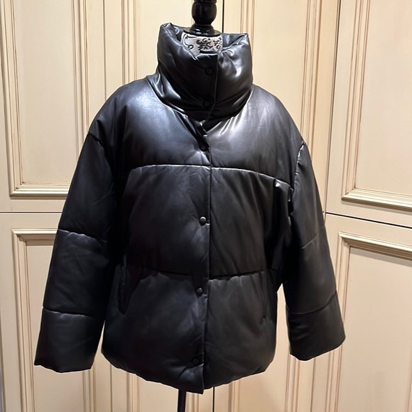 Avec Les Filles Jackets & Blazers - BNWT Avec Les Filles Puffer Jacket